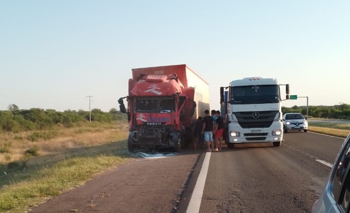 Fuerte Choque Entre Dos Camiones Un Conductor Fue Hospitalizado En El