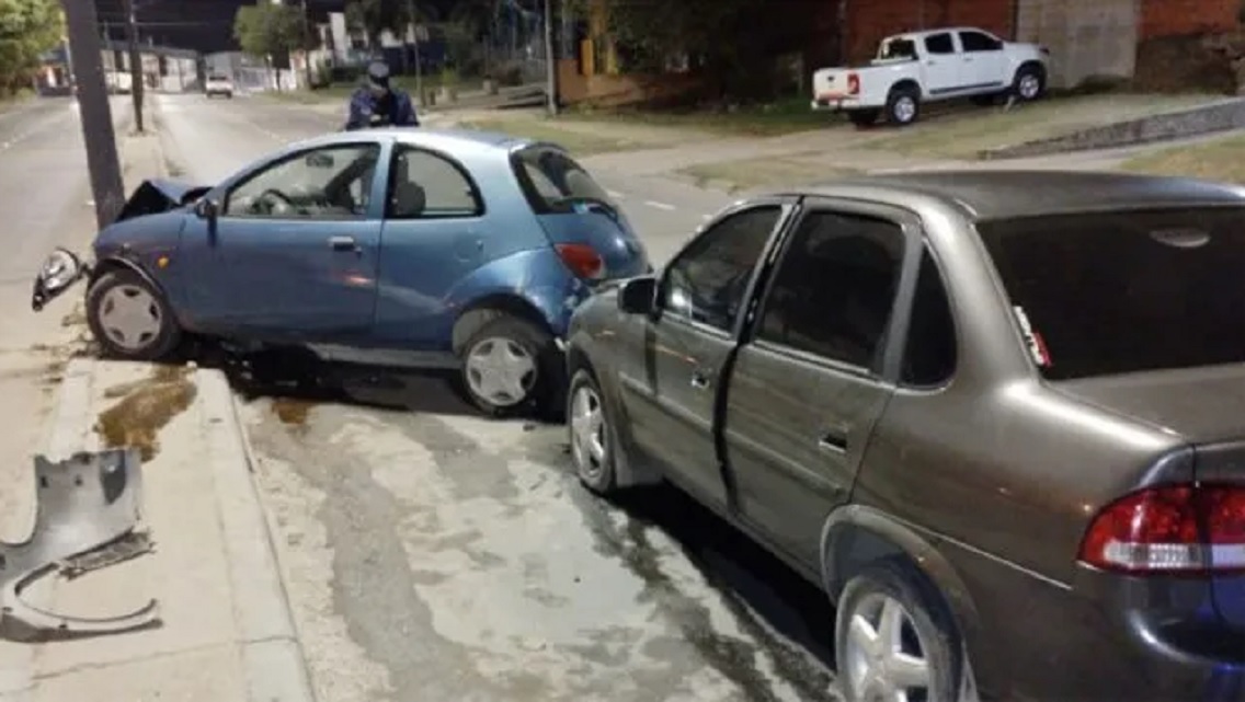 Una mujer y su hijo de 7 años fueron hospitalizados tras un violento