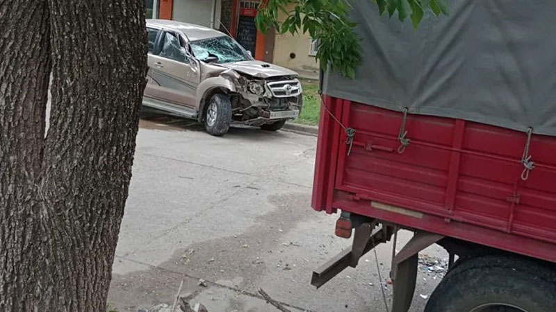 Fuerte siniestro una camioneta impactó contra un camión El Día de