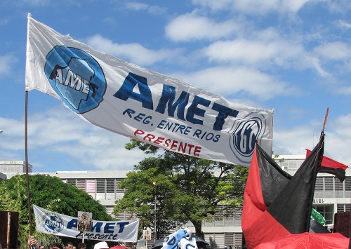 AMET rechazó el aumento por decreto y los gremios docentes evalúan recurrir a la Justicia