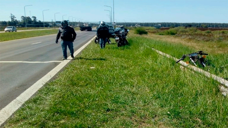Una moto despistó y chocó contra el guardarail: sus conductores fueron hospitalizados