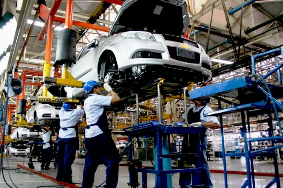 La producción de autos se hundió 18,3% en el primer semestre de 2026