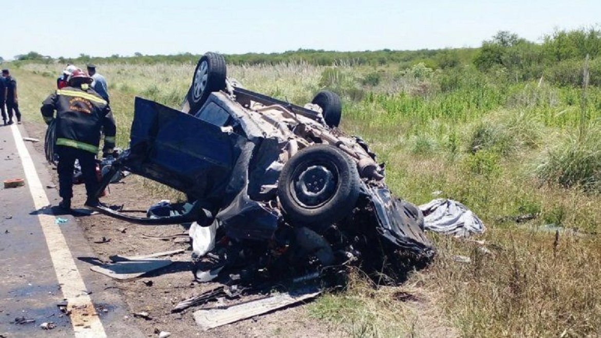 Dos personas murieron en choque frontal en Ruta 18: hospitalizaron a ...