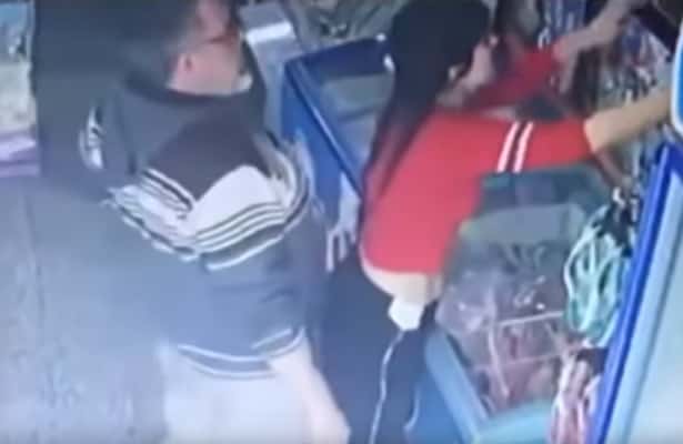 "No la acosé, la apoyé": hostigó a una kiosquera y recibió una golpiza de los vecinos