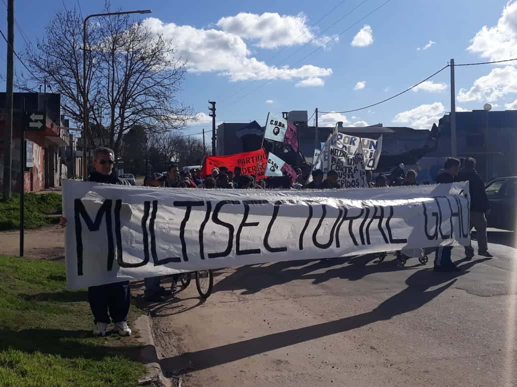 La Multisectorial marchó en el barrio Piter en contra del ajuste del Gobierno