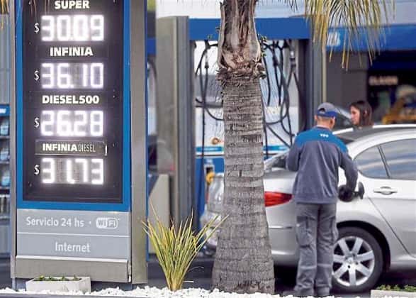 En dos semanas, YPF aplicó dos aumentos en combustibles