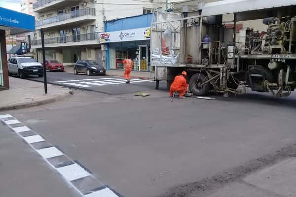 Centro comercial: Ya demarcan las sendas peatonales en Urquiza