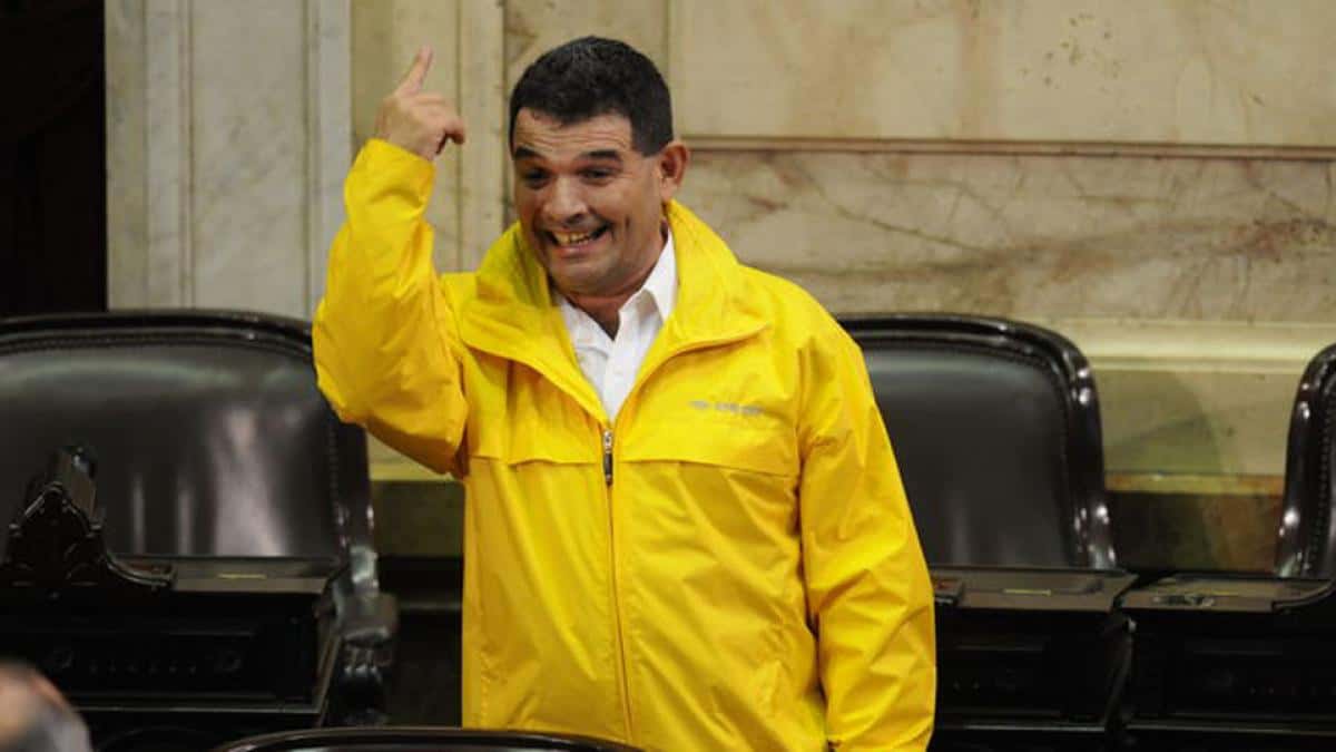 La oposición acusa al polémico diputado Olmedo por frustrar la sesión contra el tarifazo