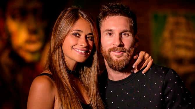 El deslumbrante look de Antonela Roccuzzo y Lionel Messi en la cena benéfica que organizó una estrella del PSG
