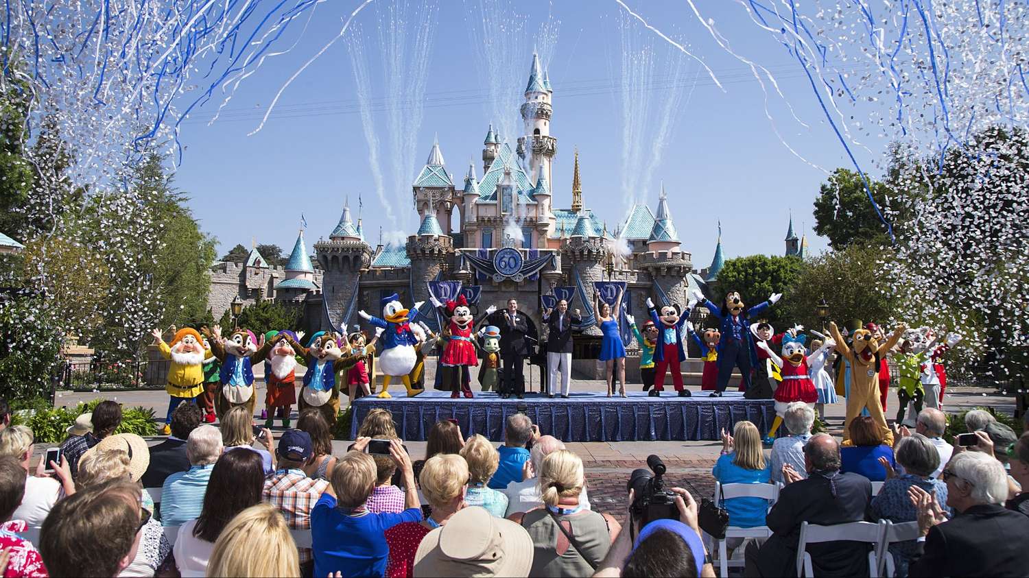 Cierran parte de Disney por brote de neumonía potencialmente letal