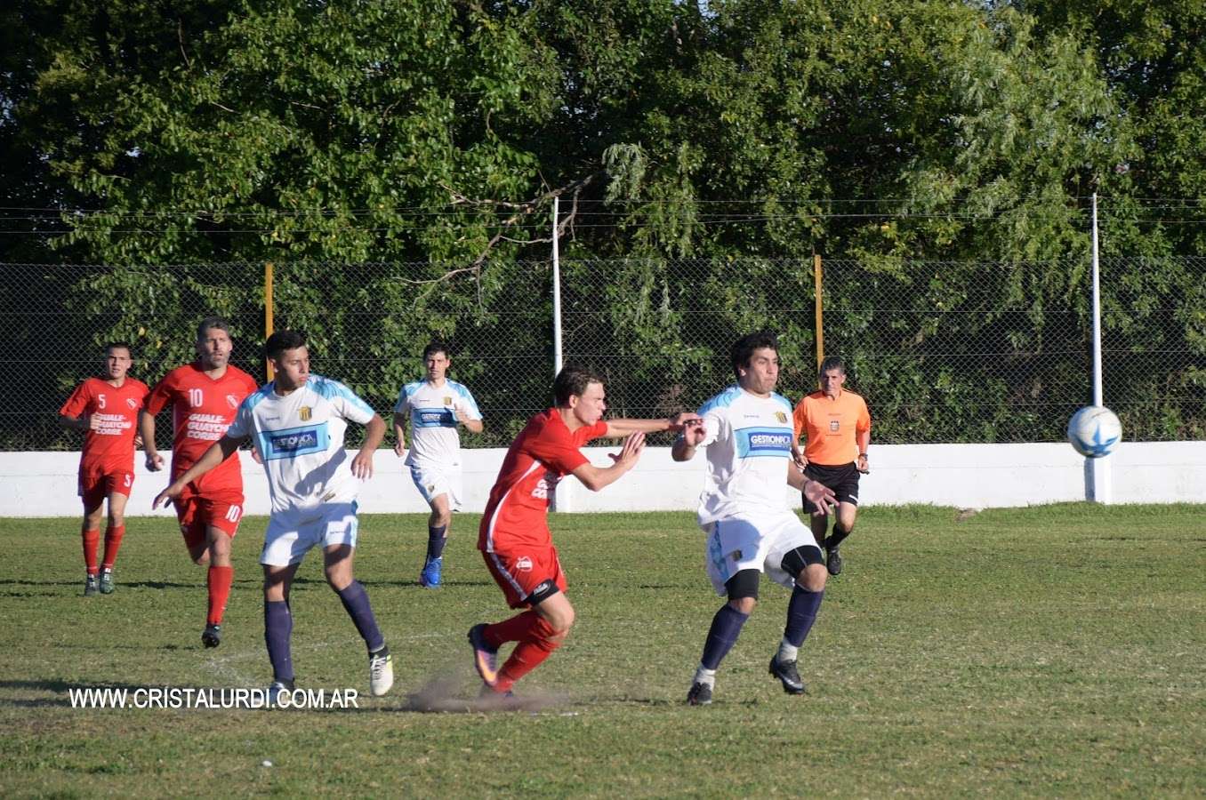 Fútbol División A: Juventud Urdinarrain goleo y es semifinalista