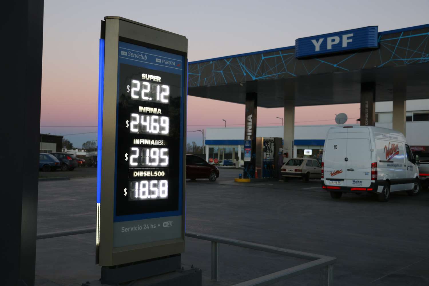 El aumento de combustibles se verá reflejado en la canasta básica