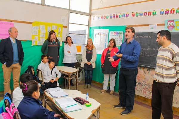 El Municipio entregó aportes a la Escuela República de Chile