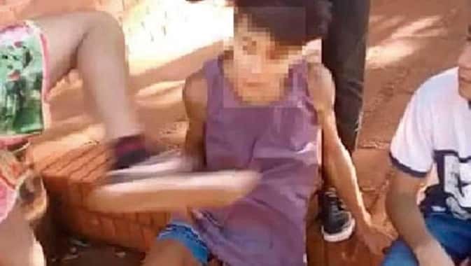 Grabaron cómo humillaban a un chico: el video se viralizó y terminó en denuncia