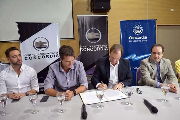 El Gobernador firmó el acta para ampliar la red de gas natural de Concordia