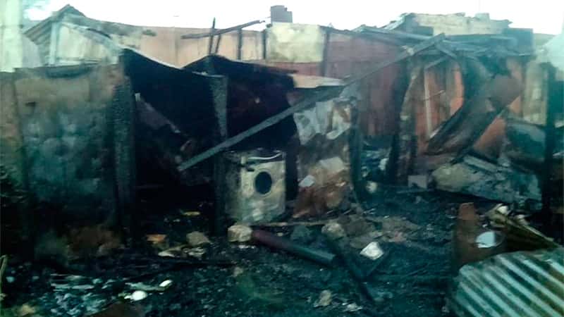 Dos niños de 8 y 10 años murieron al incendiarse su casa durante la madrugada