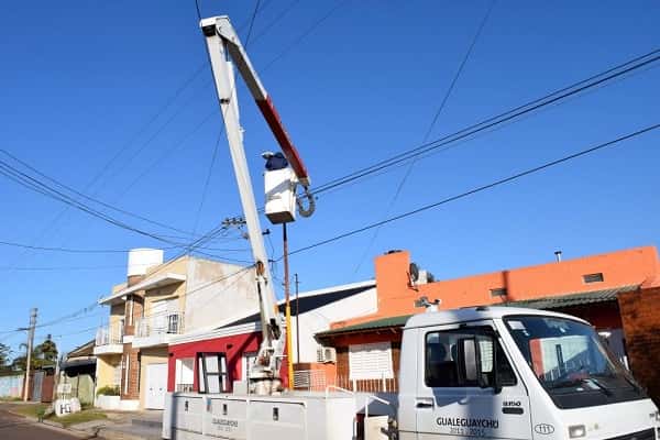 El Municipio trabaja en reparación de luminarias y calles