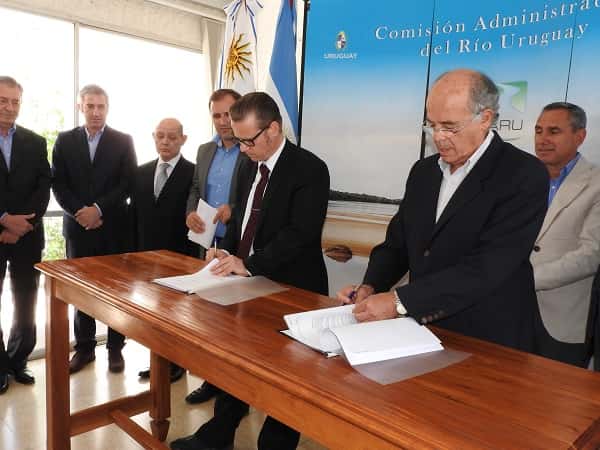 Río Uruguay: fue firmado el contrato para el dragado de apertura