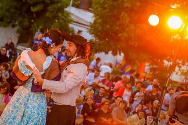 Celebrarán el Día de la Tradición con música y baile en la ciudad 