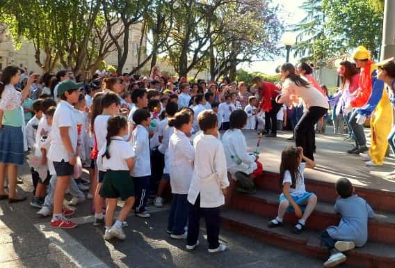 En la plaza San Martín, Isped realiza la Jornada “¿Jugamos a aprender?”