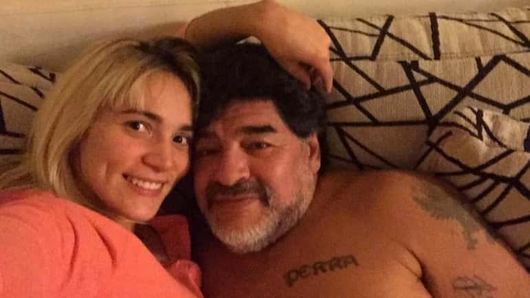 Sin Rocío Oliva, Diego Maradona se fue del país