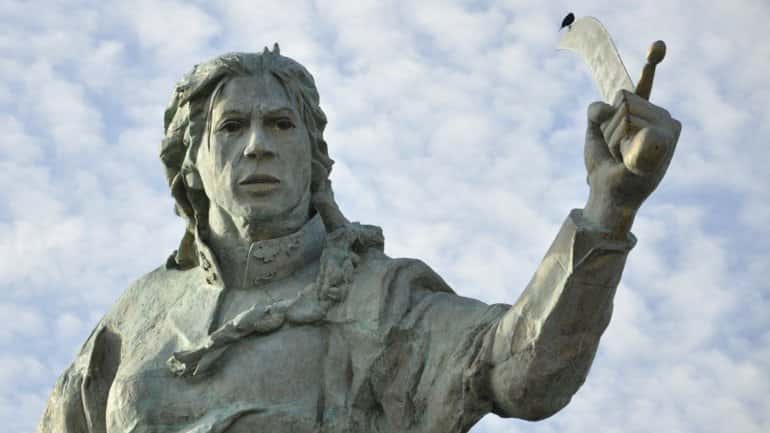 Quién fue y qué simboliza la nueva estatua de Juana Azurduy