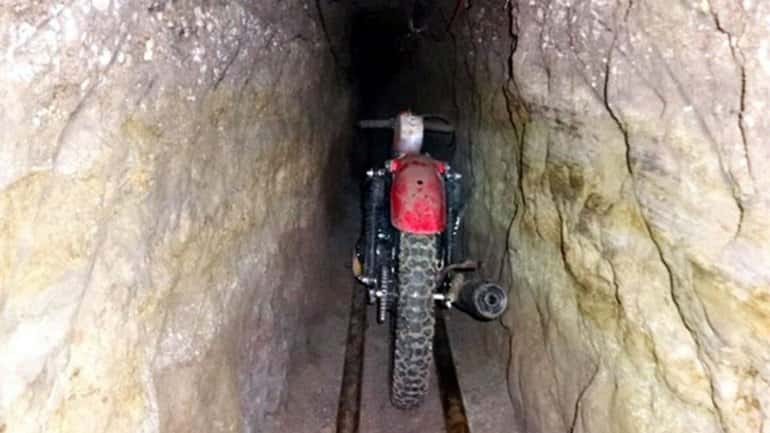 Así escapó "El Chapo" Guzmán: con una moto adaptada por un túnel