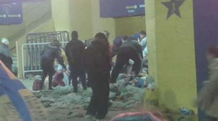 Una vergüenza: hinchas robaron las donaciones que pidió Carlos Tevez para un comedor
