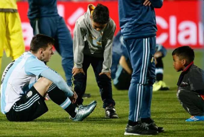 ¿Qué le dijeron los nenes que consolaron a Messi tras los penales?
