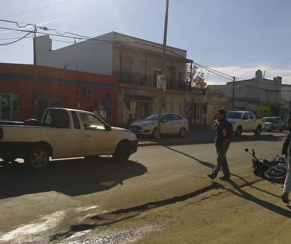 Choque entre moto y camioneta en Urquiza y Gutenberg: un lesionado  