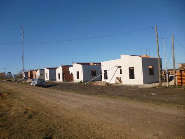Larroque: Avanza a buen ritmo la ejecución de 36 viviendas 