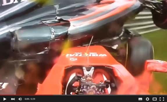 F1: El video del accidente de Alonso y Raikkonen