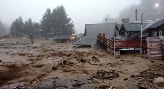 Video: Desastre en Bariloche por alud de barro y piedra 