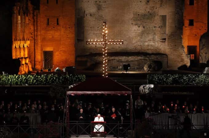 Vivo: Vía Crucis del Viernes Santo en el Vaticano 