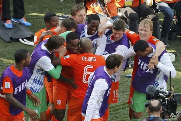 Holanda venció a Chile y espera rival que puede ser Brasil