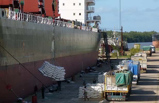 Cargan 16 mil toneladas de arroz con destino a Irak