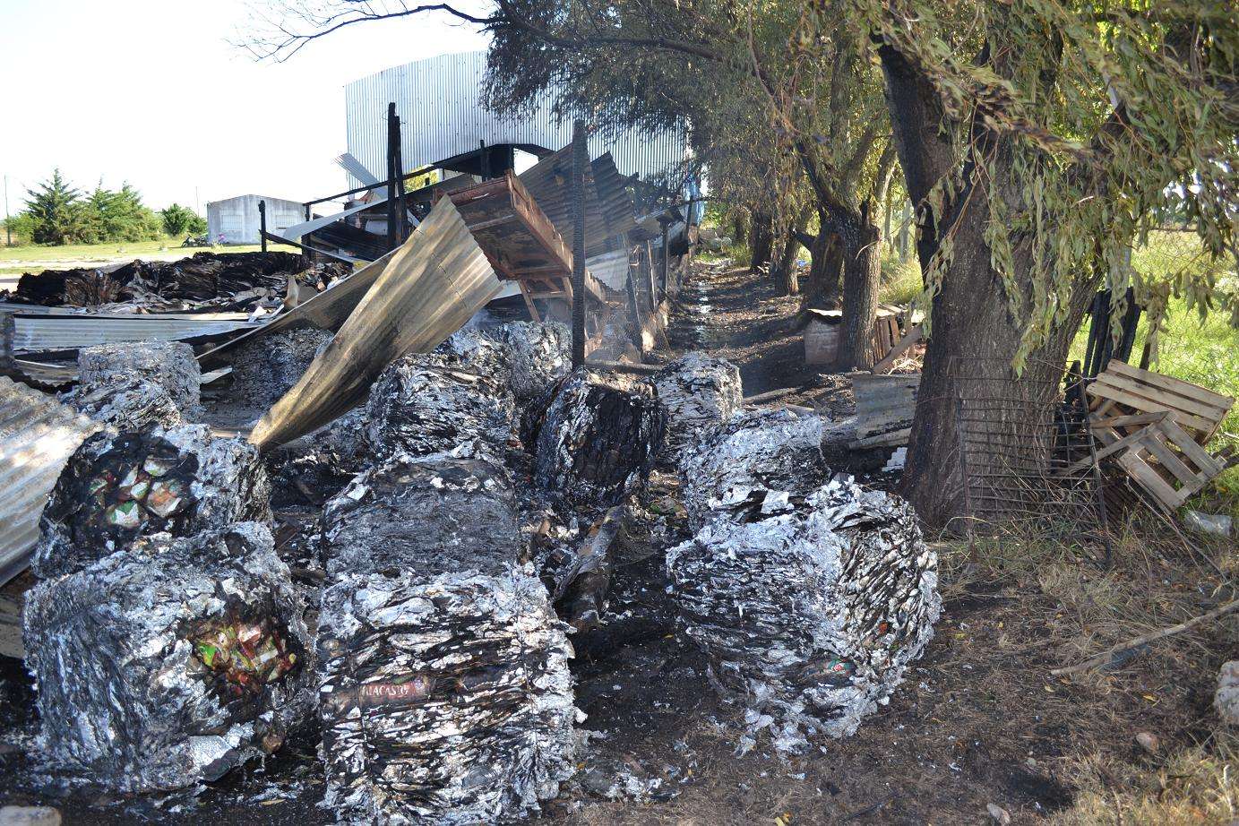 Larroque: Investigan el incendio en la Planta de Reciclado de Residuos