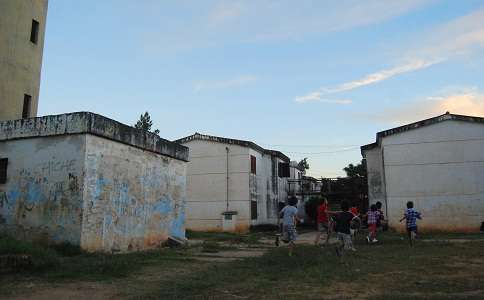 Vecinos del barrio Eva Perón piden más iluminación, mantenimiento y seguridad