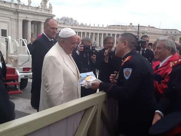 Bomberos Voluntarios de Entre Ríos junto al Papa en el Vaticano