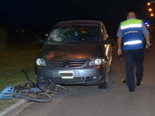 Una mujer atropelló a un ciclista posiblemente alcoholizado