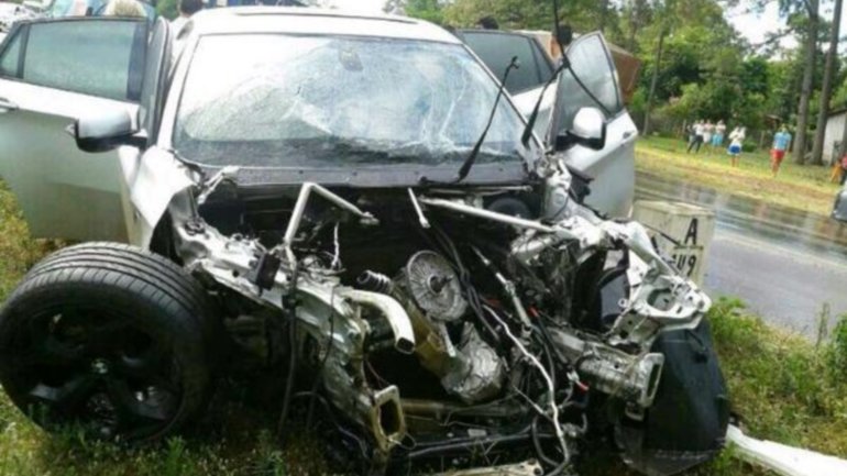 Se salvó de milagro: Impresionante choque de un jugador de fútbol