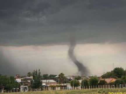 Santa Fe: En medio de la ola de calor, un tornado generó temor en San Lorenzo