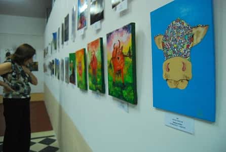 Más de 60 obras fueron expuestas en el evento “Hagamos una vaca”