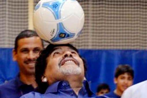 En Argentinos Juniors quieren a Diego Maradona como entrenador