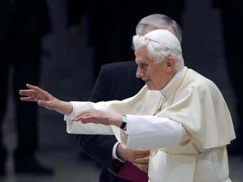 La destrucción del anillo del Papa: así comienza el rito para elegir un sucesor