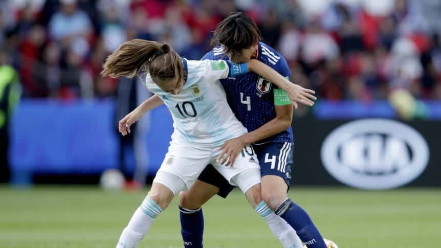 Argentina aguantó a Japón y sumó un valioso empate