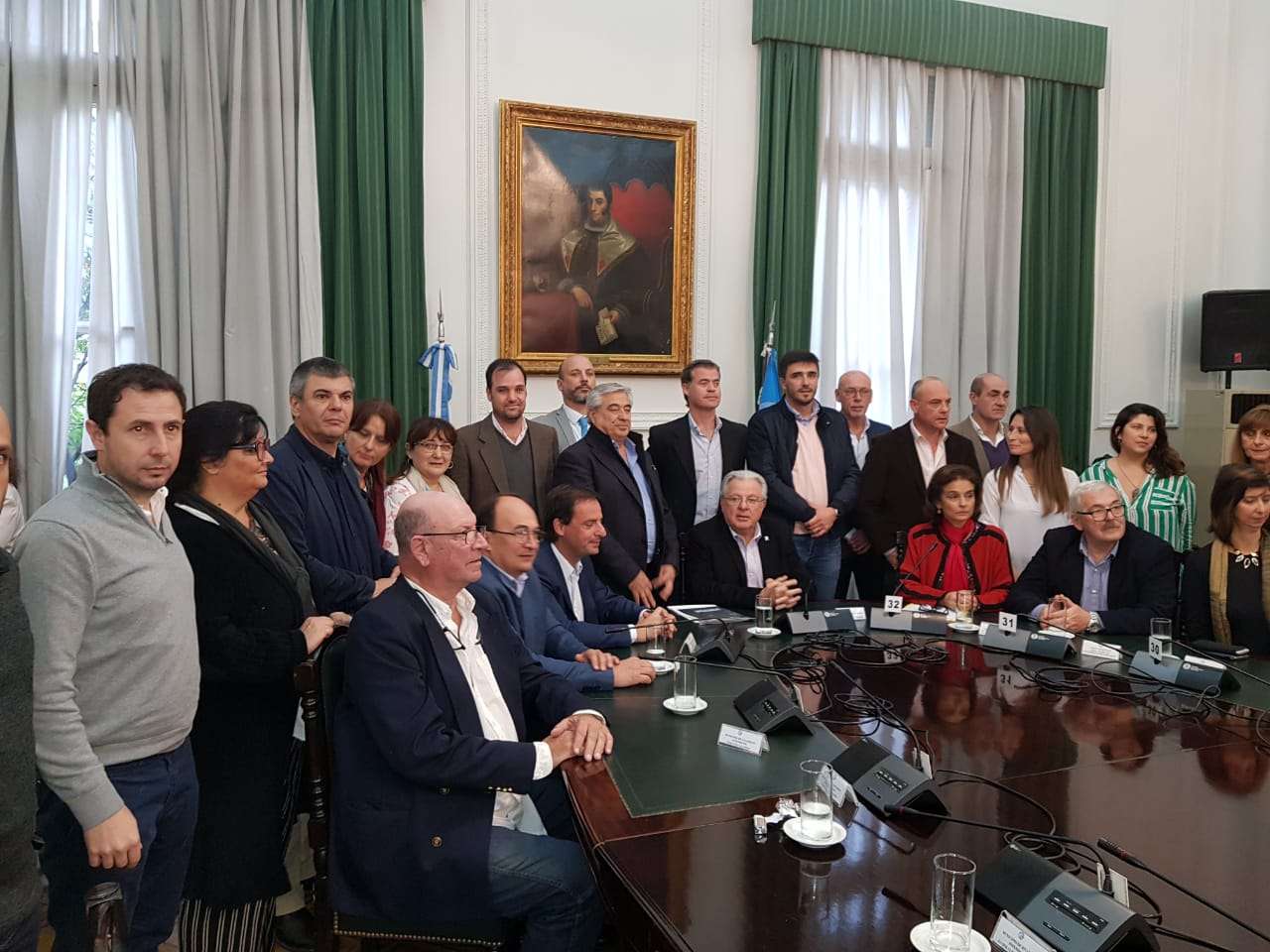 Piaggio firmó la renovación del convenio del UBA XXI para Gualeguaychú