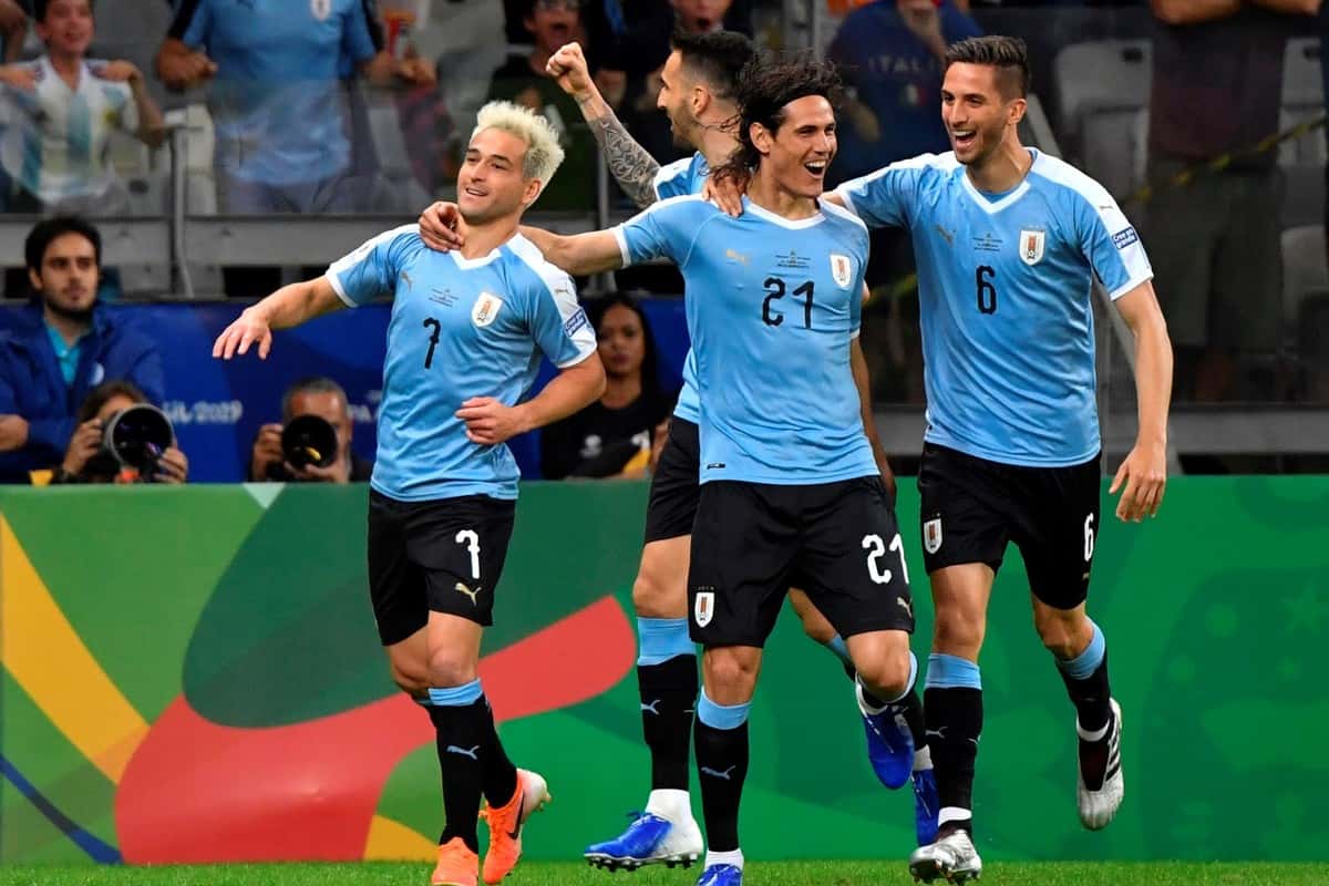 Uruguay mostró su chapa de candidato y goleó a Ecuador