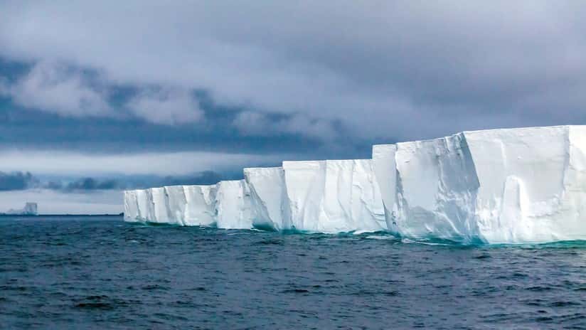 Un millonario quiere remolcar un iceberg desde la Antartida hasta Medio Oriente