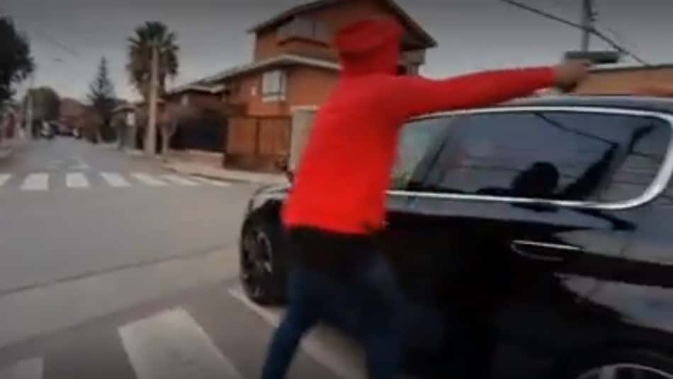 Le roban el auto mientras grababa un video para las redes sociales